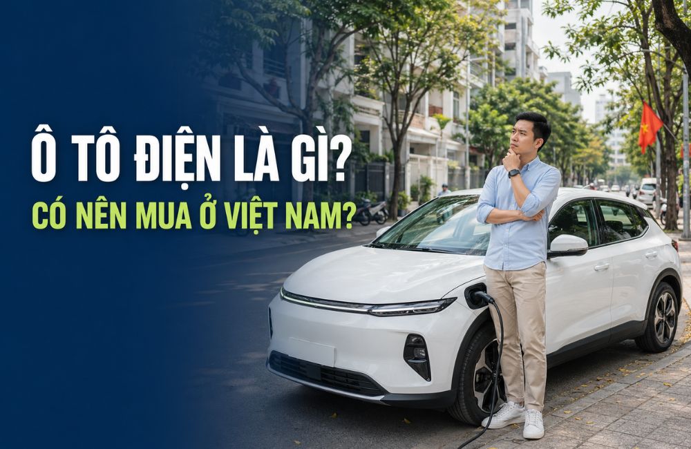Người Việt đứng cạnh ô tô điện và cân nhắc có nên mua xe điện tại Việt Nam hay không